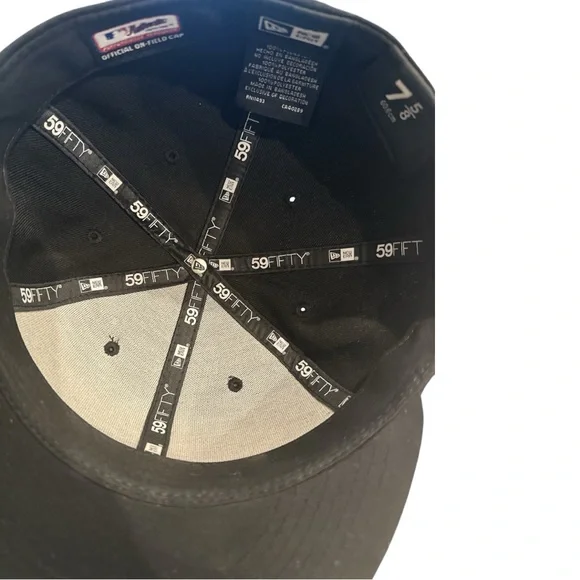 New Era fitted 7 5/8 Black and Gold Cap - Picture 2 of 2